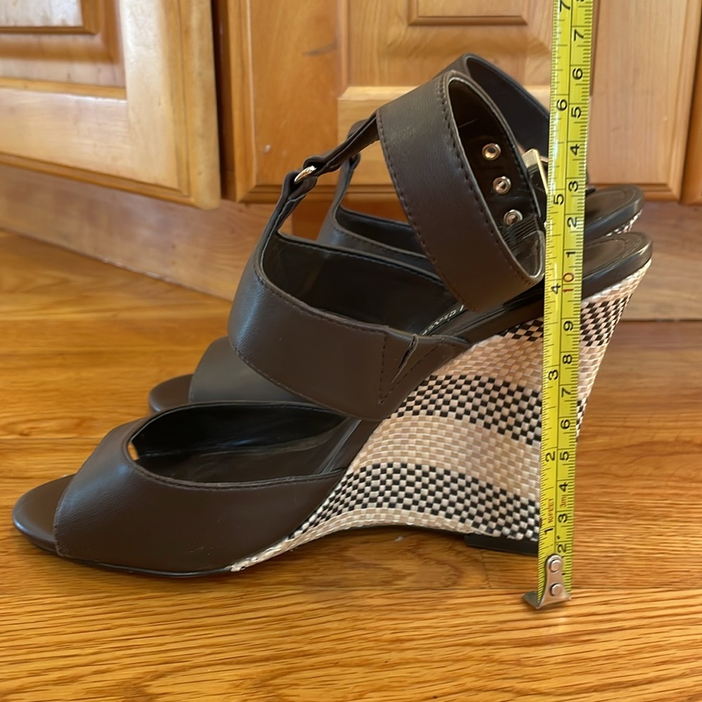 White House Black Market Alianna wedge shoes Size 8